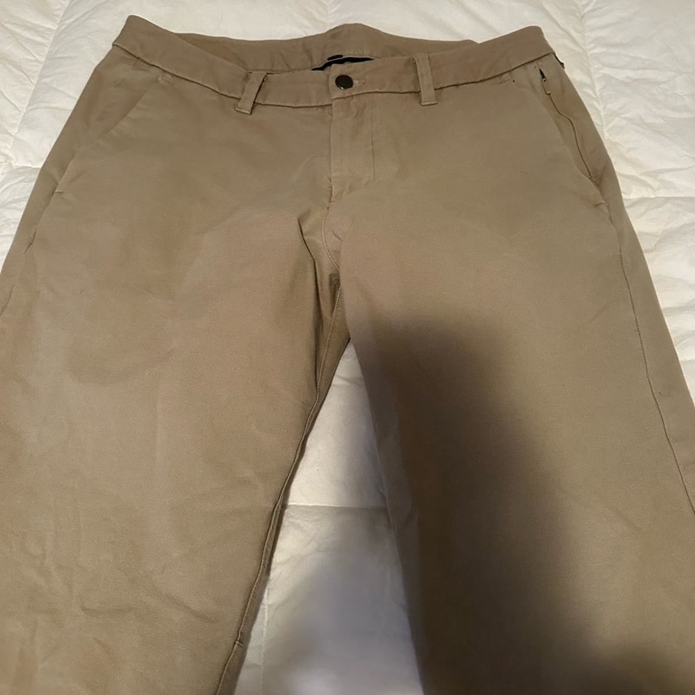 LuLuLemon Men’s Commission Slim-Fit Pant
